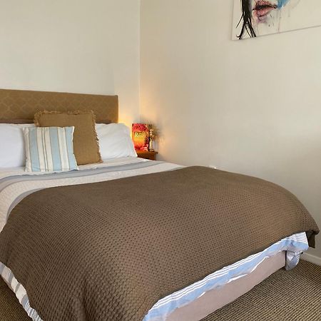 Wee Blue Bnb- Central Cosy Villa ทิมารู ภายนอก รูปภาพ